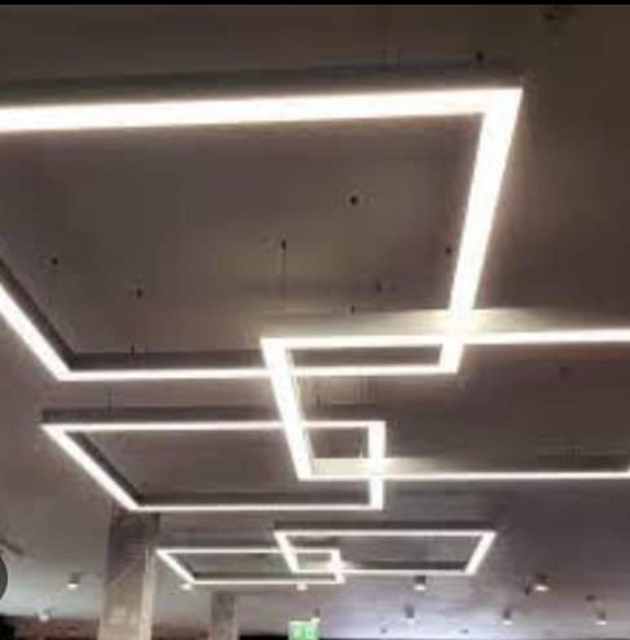 Geometric Linear Profile Light